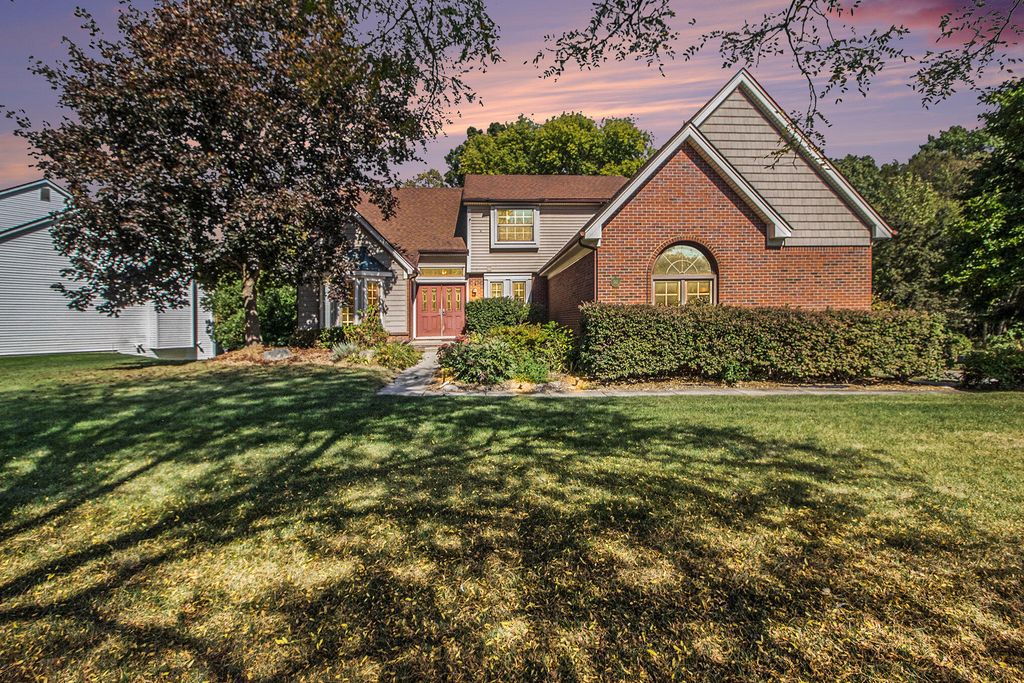 312 Dorchester Way, Milford, MI 48381