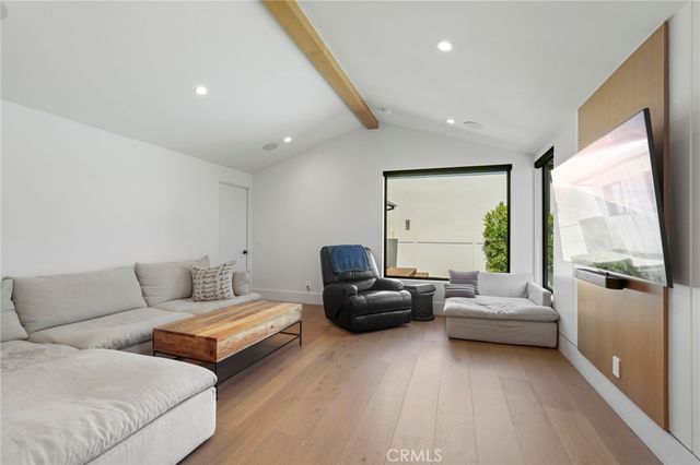 19457 Collier Street, Tarzana, CA 91356