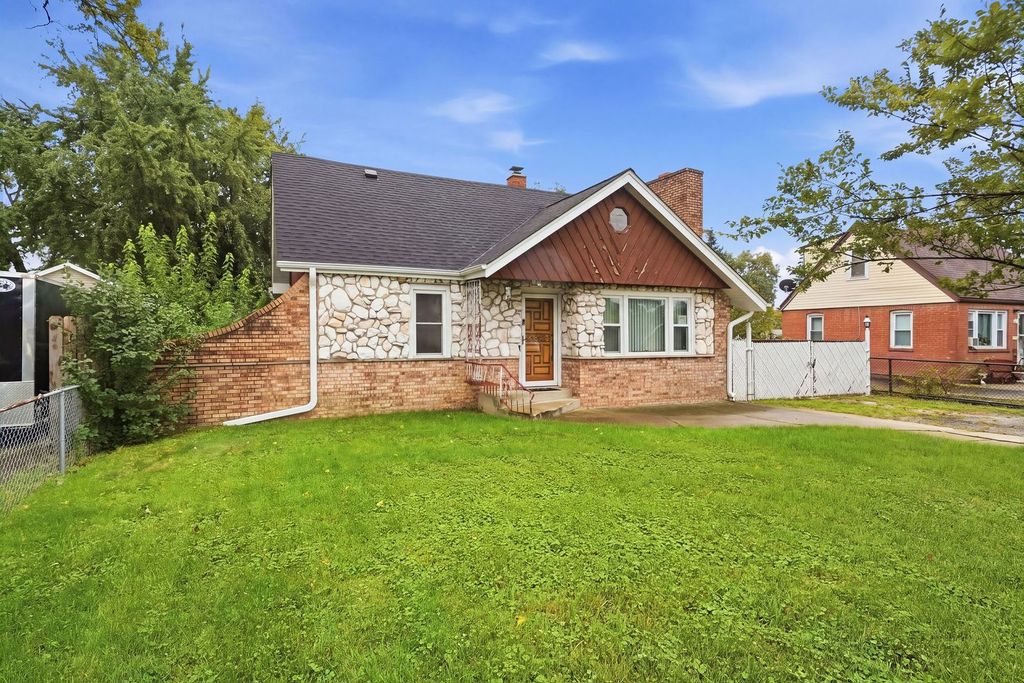 7915 W 70th Street, Bridgeview, IL 60455 — photo 2