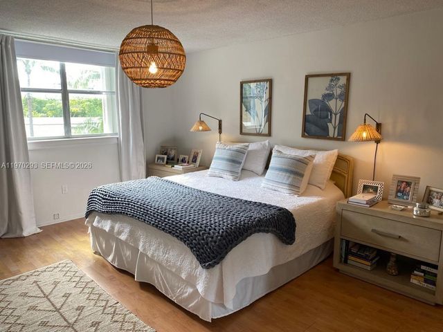 210 Sea View Dr 312, Key Biscayne, FL 33149