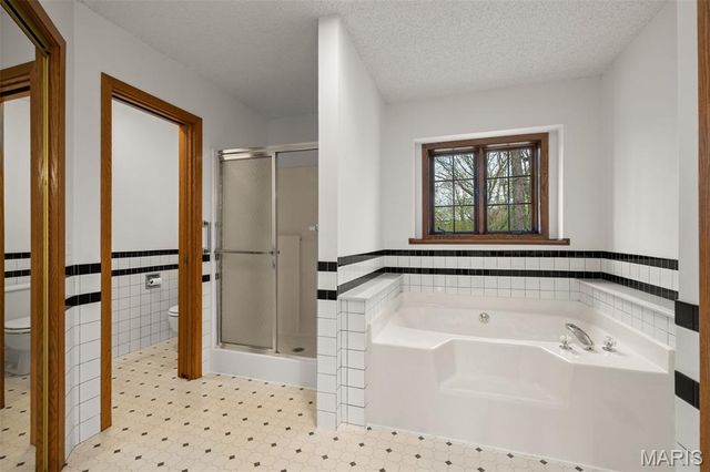 5171 Waters Edge Drive, Hillsboro, MO 63050