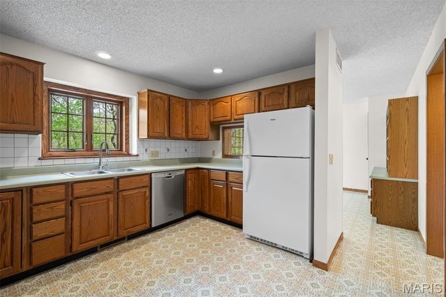 5171 Waters Edge Drive, Hillsboro, MO 63050