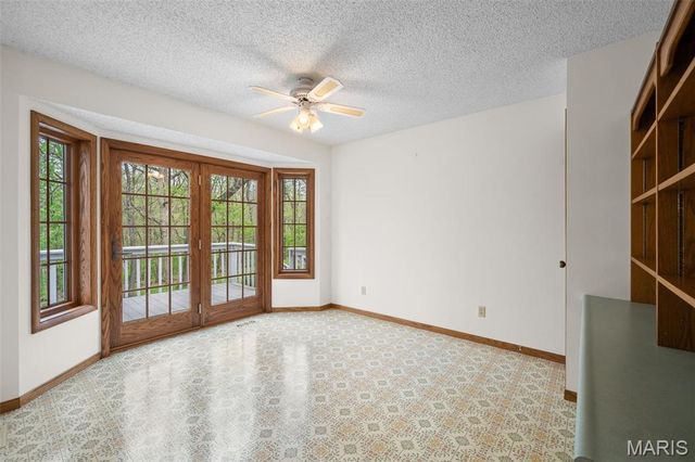 5171 Waters Edge Drive, Hillsboro, MO 63050