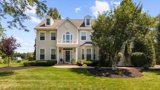 2028 FARMVIEW DR, Newtown, PA 18940