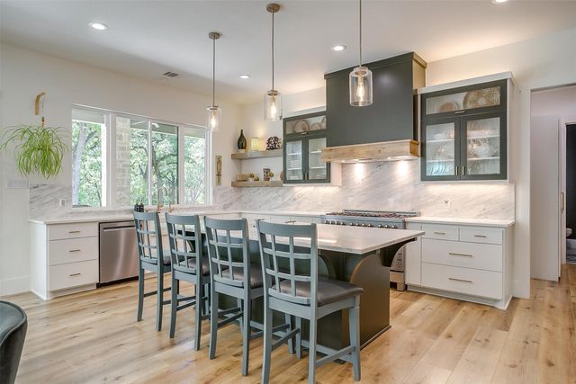 125 Red Oak Drive, Decatur, TX 76234