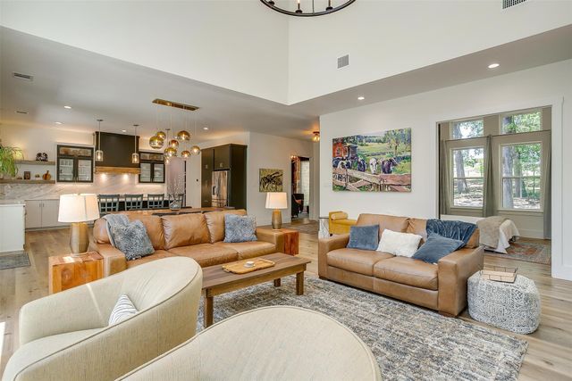 125 Red Oak Drive, Decatur, TX 76234