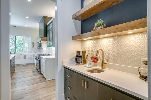 125 Red Oak Drive, Decatur, TX 76234