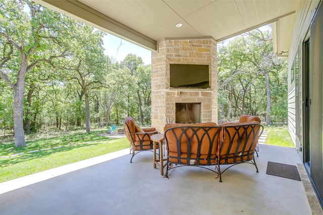 125 Red Oak Drive, Decatur, TX 76234