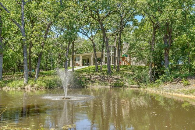 125 Red Oak Drive, Decatur, TX 76234