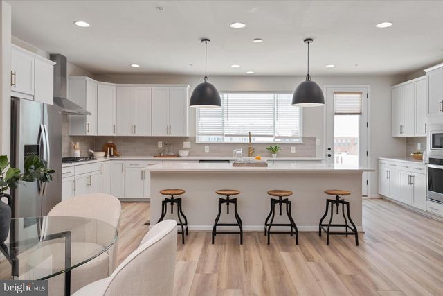 112 ARROWHEAD DR, Millersville, MD 21108