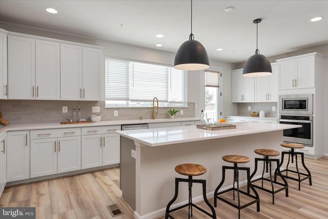 112 ARROWHEAD DR, Millersville, MD 21108