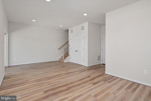 112 ARROWHEAD DR, Millersville, MD 21108