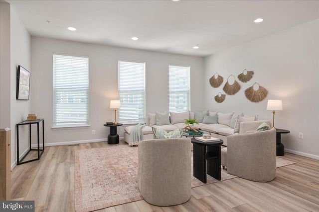 112 ARROWHEAD DR, Millersville, MD 21108