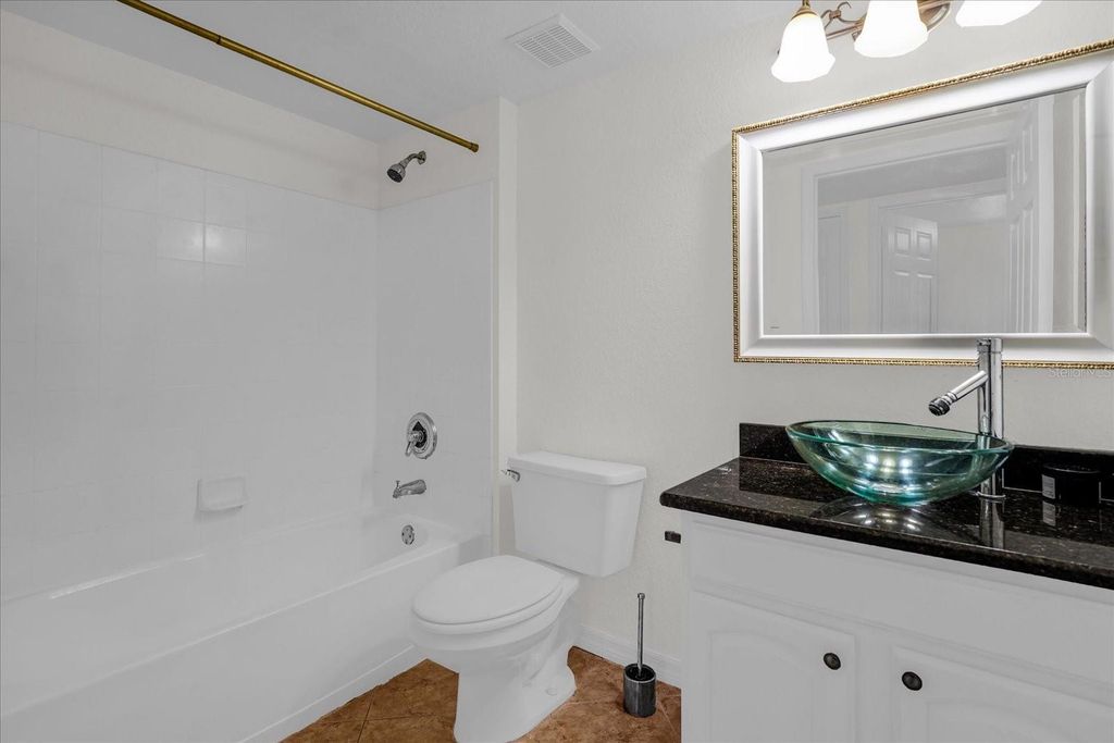 Image 19 of property listing at 13953 FAIRWAY ISLAND DRIVE 618, Orlando, FL 32837