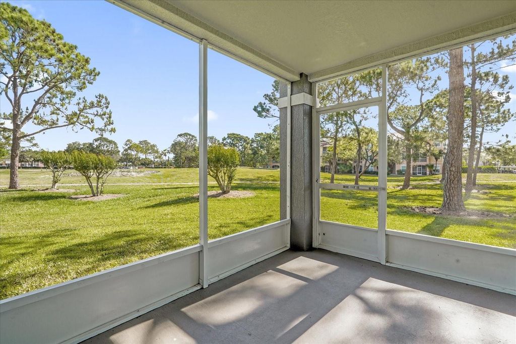 Image 22 of property listing at 13953 FAIRWAY ISLAND DRIVE 618, Orlando, FL 32837