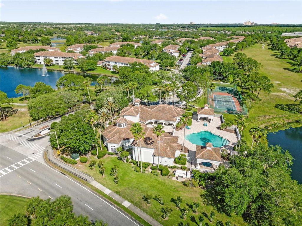 Image 27 of property listing at 13953 FAIRWAY ISLAND DRIVE 618, Orlando, FL 32837