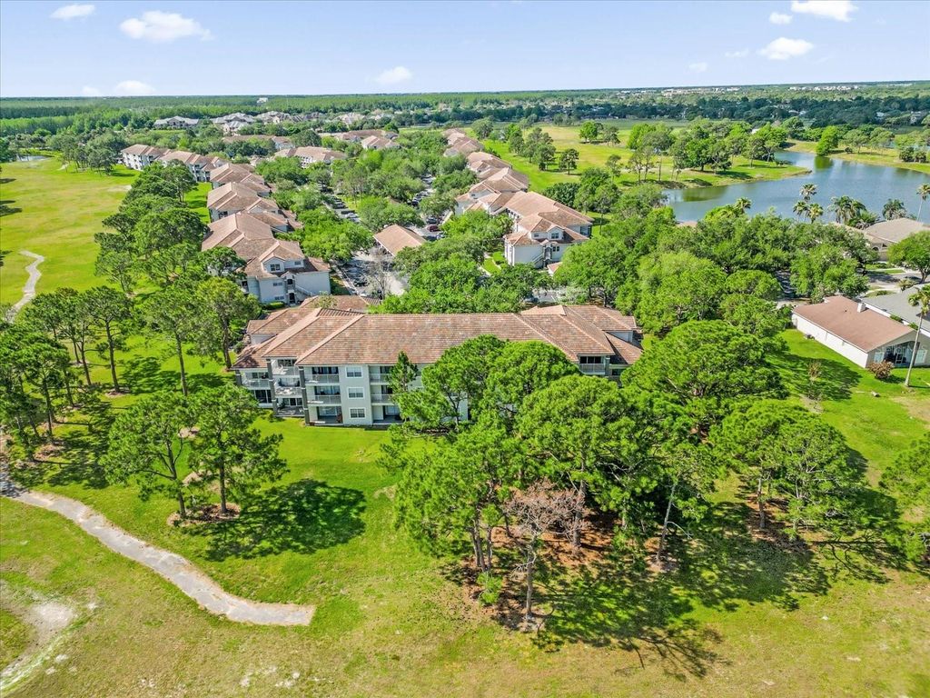 Image 29 of property listing at 13953 FAIRWAY ISLAND DRIVE 618, Orlando, FL 32837