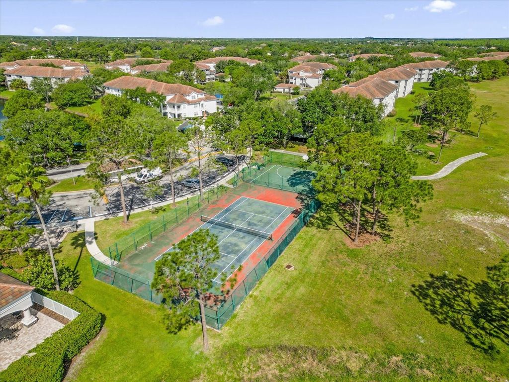 Image 31 of property listing at 13953 FAIRWAY ISLAND DRIVE 618, Orlando, FL 32837