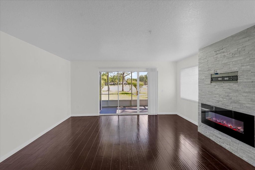 Image 6 of property listing at 13953 FAIRWAY ISLAND DRIVE 618, Orlando, FL 32837