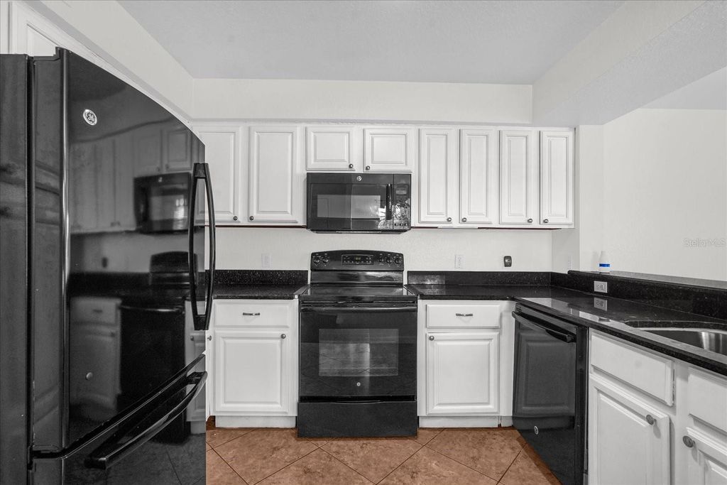 Image 7 of property listing at 13953 FAIRWAY ISLAND DRIVE 618, Orlando, FL 32837
