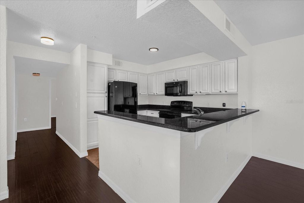 Image 8 of property listing at 13953 FAIRWAY ISLAND DRIVE 618, Orlando, FL 32837
