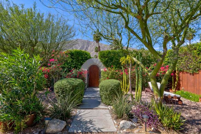 524 S Calle Ajo, Palm Springs, CA 92264