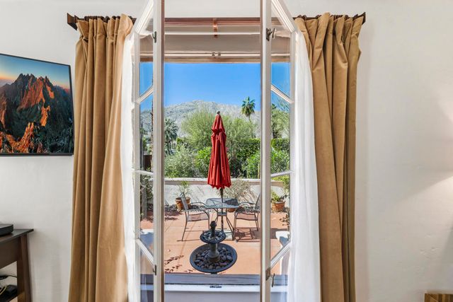 524 S Calle Ajo, Palm Springs, CA 92264