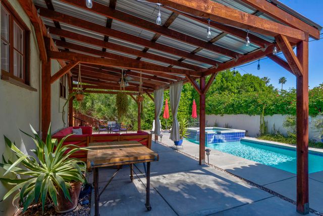 524 S Calle Ajo, Palm Springs, CA 92264