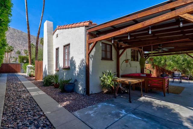 524 S Calle Ajo, Palm Springs, CA 92264