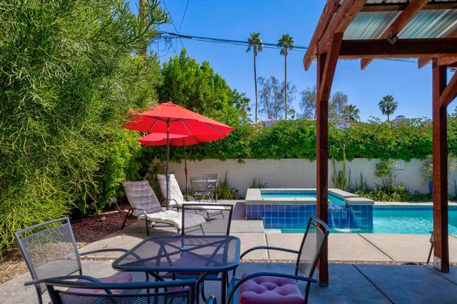 524 S Calle Ajo, Palm Springs, CA 92264