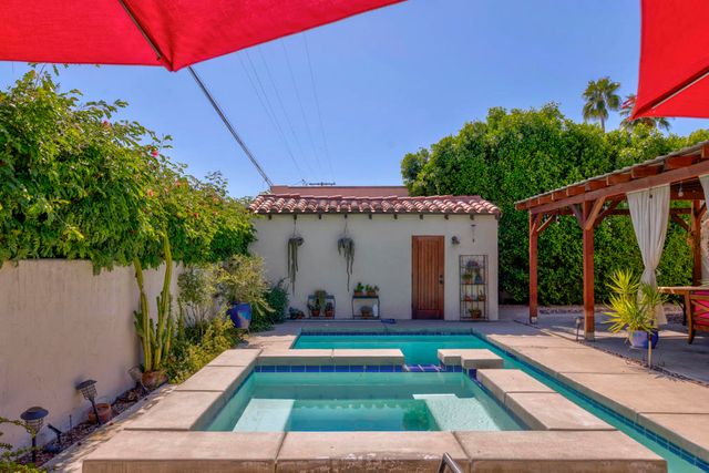 524 S Calle Ajo, Palm Springs, CA 92264