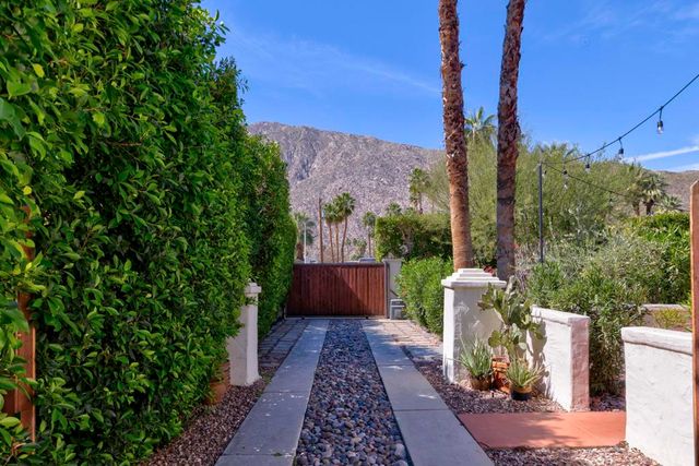 524 S Calle Ajo, Palm Springs, CA 92264