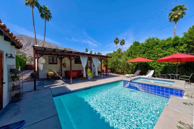 524 S Calle Ajo, Palm Springs, CA 92264