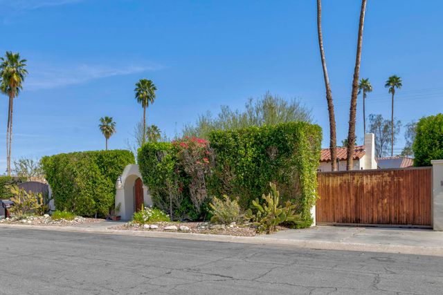 524 S Calle Ajo, Palm Springs, CA 92264