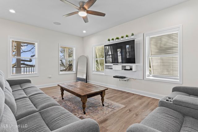 2524 Beach Boulevard, Biloxi, MS 39531