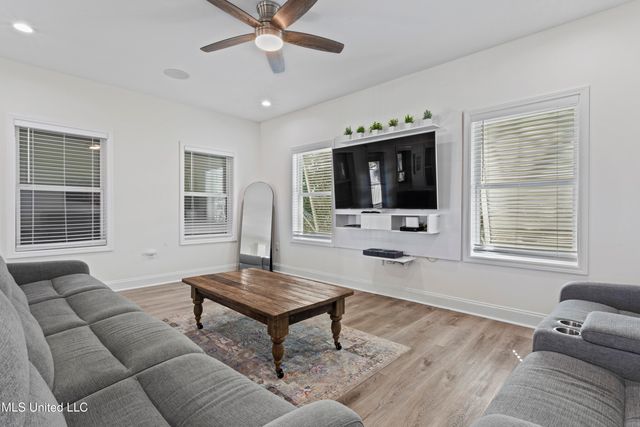 2524 Beach Boulevard, Biloxi, MS 39531