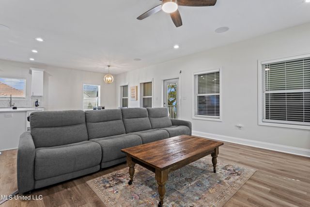 2524 Beach Boulevard, Biloxi, MS 39531