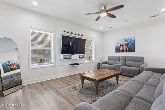 2524 Beach Boulevard, Biloxi, MS 39531