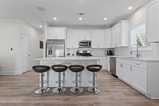 2524 Beach Boulevard, Biloxi, MS 39531