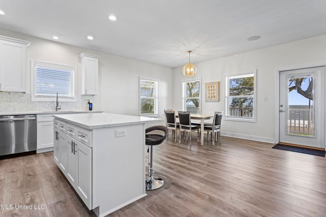 2524 Beach Boulevard, Biloxi, MS 39531