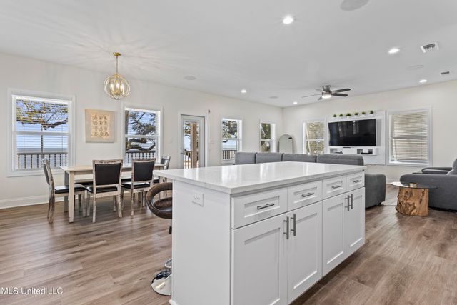 2524 Beach Boulevard, Biloxi, MS 39531