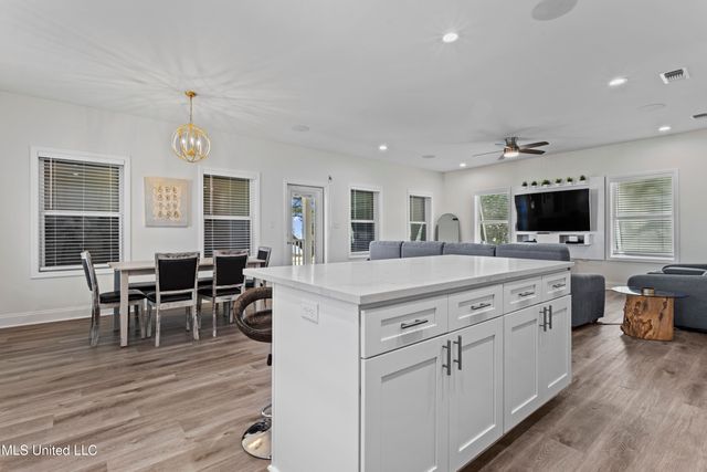 2524 Beach Boulevard, Biloxi, MS 39531