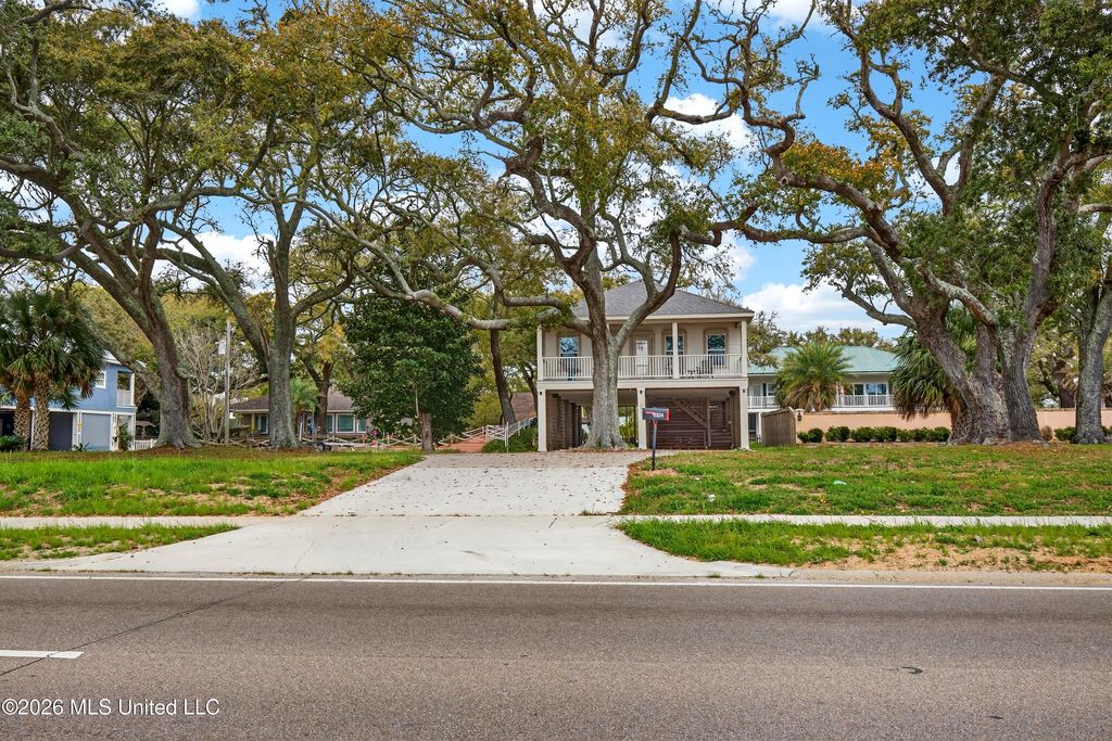 2524 Beach Boulevard, Biloxi, MS 39531