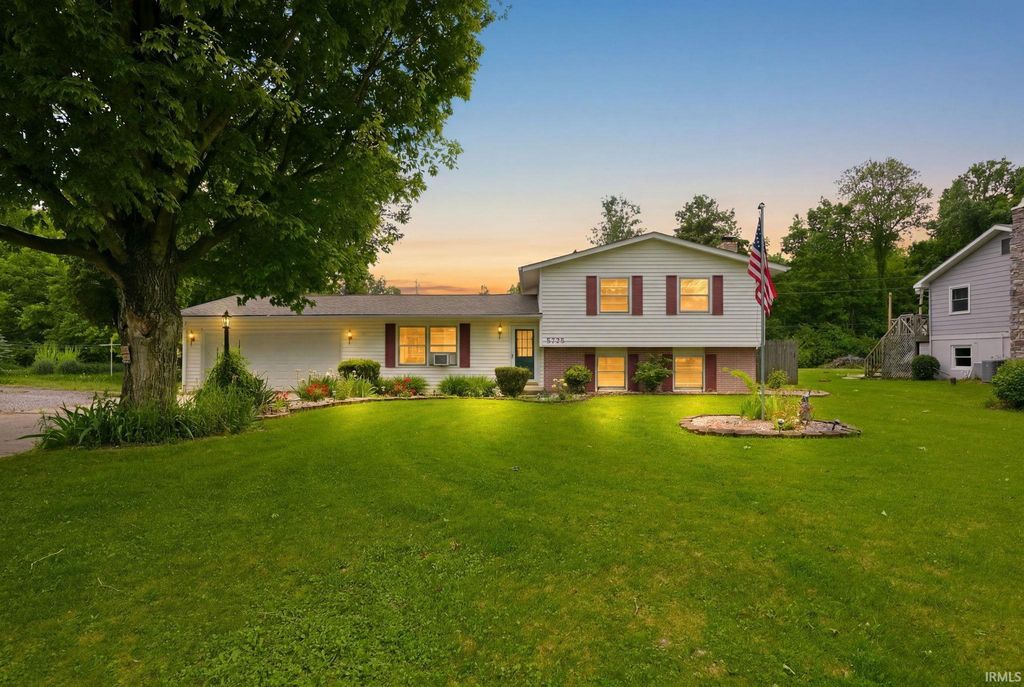 5725 Whitney Avenue, Fort Wayne, IN 46809