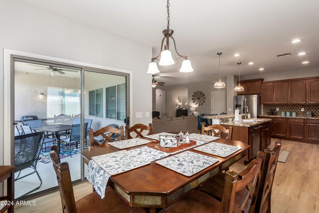 2695 E RAKESTRAW Lane, Gilbert, AZ 85298