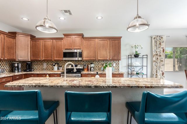 2695 E RAKESTRAW Lane, Gilbert, AZ 85298