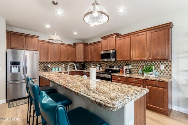 2695 E RAKESTRAW Lane, Gilbert, AZ 85298