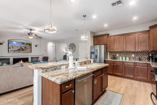 2695 E RAKESTRAW Lane, Gilbert, AZ 85298