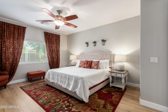 2695 E RAKESTRAW Lane, Gilbert, AZ 85298