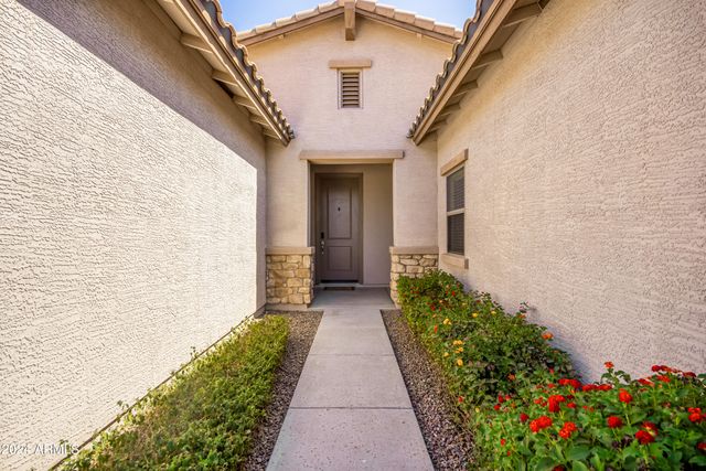 2695 E RAKESTRAW Lane, Gilbert, AZ 85298